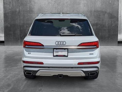 2025 Audi Q7 55 Premium Plus