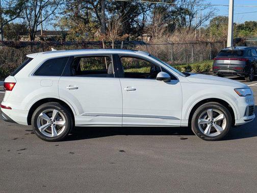 2023 Audi Q7 45 Premium