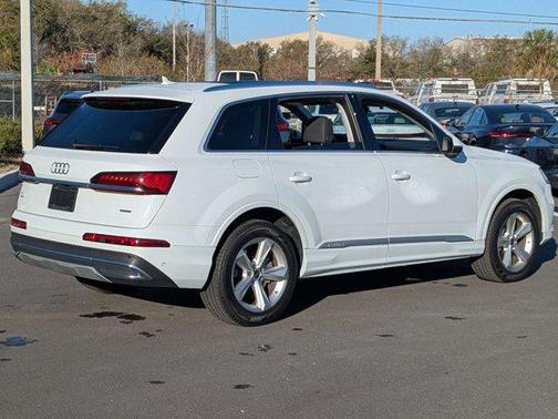 2023 Audi Q7 45 Premium