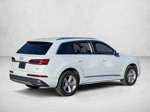 2023 Audi Q7 45 Premium