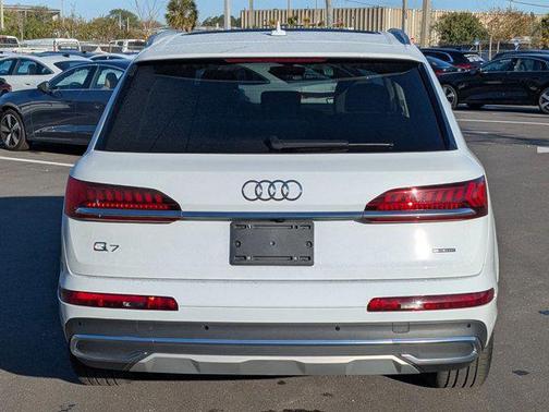 2023 Audi Q7 45 Premium