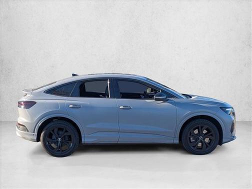 2022 Audi e-tron Premium Plus