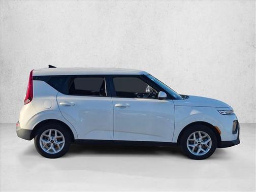 Snow White Pearl 2022 Kia Soul LX