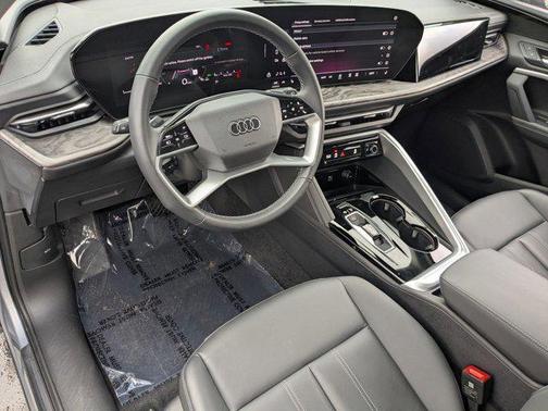 2025 Audi Q5 Premium TFSI quattro S tronic