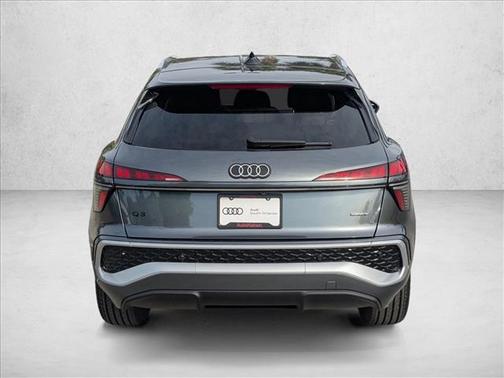Daytona Gray Pearl Effect 2026 Audi Q3 S line