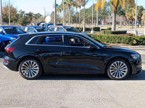 2019 Audi e-tron Premium Plus