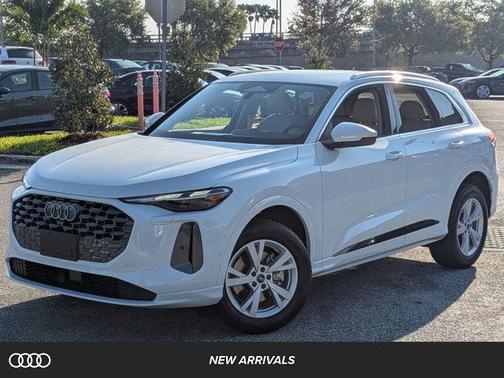 Glacier White Metallic 2026 Audi Q5 Premium TFSI quattro S tronic