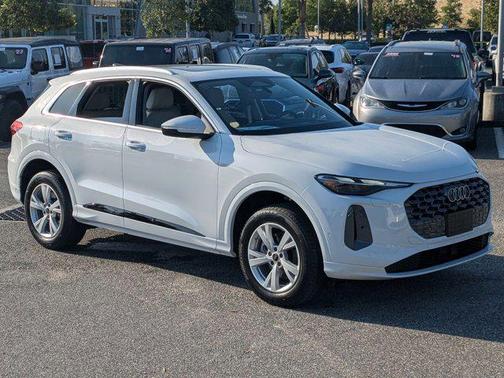 Glacier White Metallic 2026 Audi Q5 Premium TFSI quattro S tronic