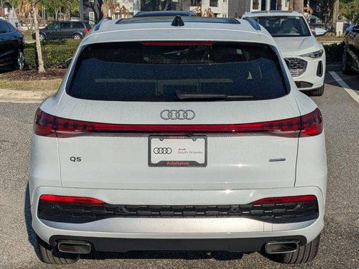 Glacier White Metallic 2026 Audi Q5 Premium TFSI quattro S tronic