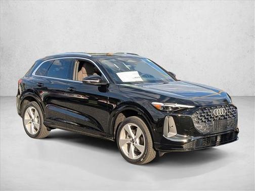 Mythos Black Metallic 2025 Audi Q5 Premium Plus TFSI quattro S tronic