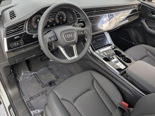 Glacier White Metallic 2026 Audi Q7 55 Premium Plus