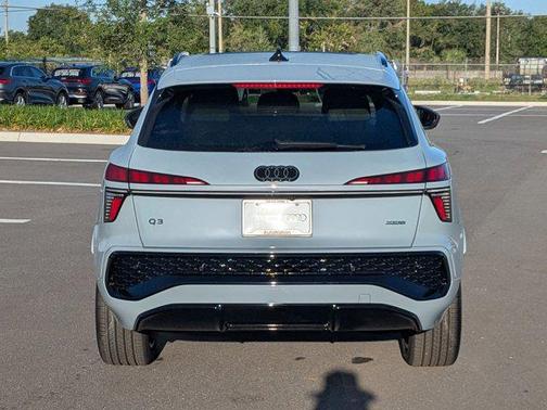 Arrow Gray Pearl Effect 2026 Audi Q3 TFSI quattro S tronic