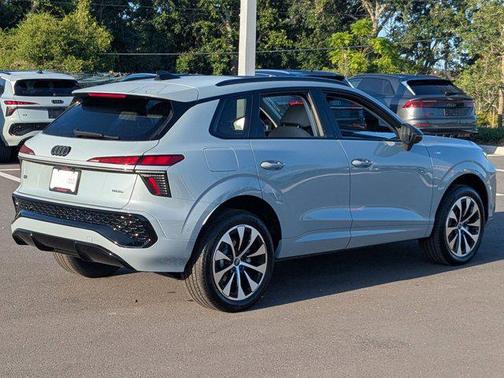 Arrow Gray Pearl Effect 2026 Audi Q3 TFSI quattro S tronic