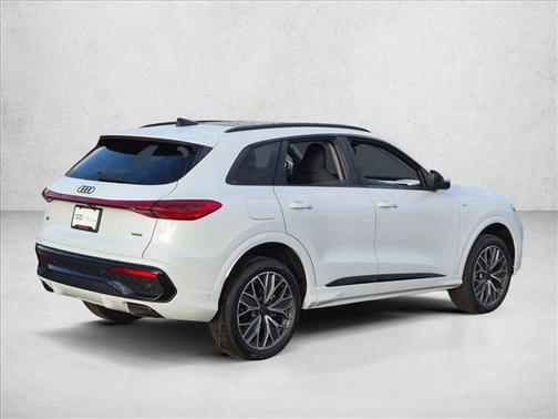 Glacier White Metallic 2026 Audi Q5 Premium Plus TFSI quattro S tronic