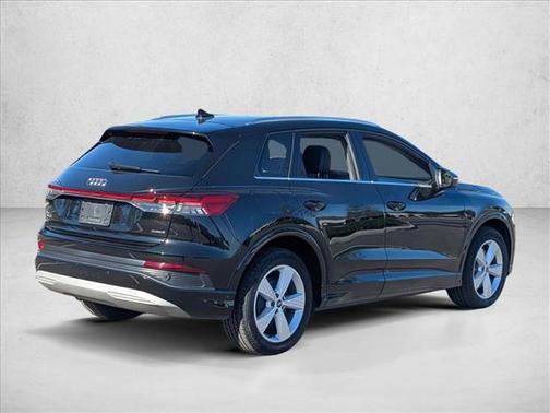 2022 Audi e-tron Premium Plus