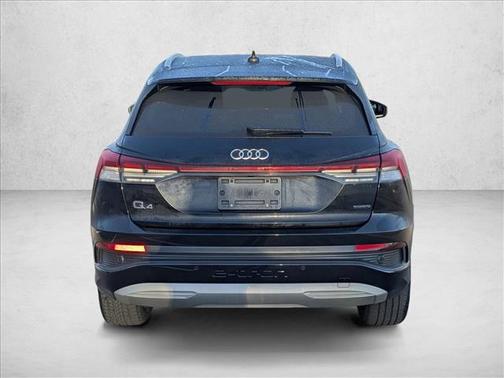 2022 Audi e-tron Premium Plus