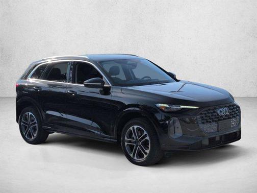 Mythos Black Metallic 2025 Audi Q5 Premium Plus TFSI quattro S tronic
