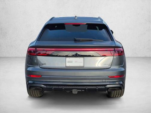 Daytona Gray Pearl Effect 2026 Audi Q8 55 Premium Plus