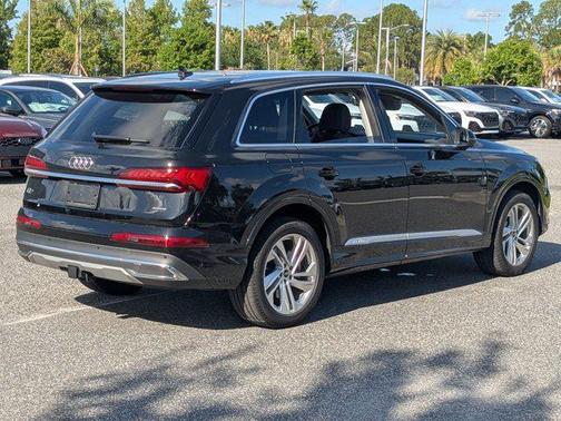 Mythos Black Metallic 2023 Audi Q7 45 Premium