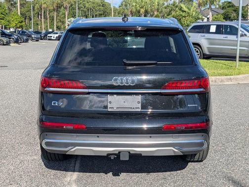 Mythos Black Metallic 2023 Audi Q7 45 Premium