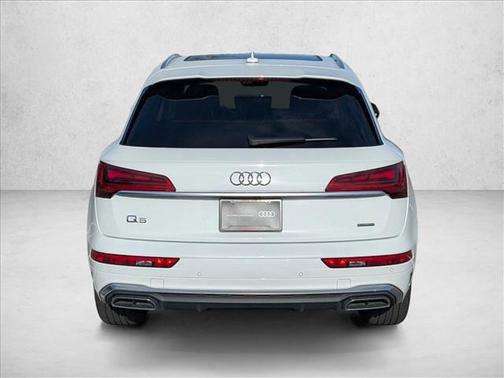 Glacier White Metallic 2023 Audi Q5 45 S line Premium Plus