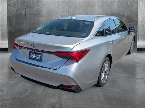 2020 Toyota Avalon Hybrid XLE