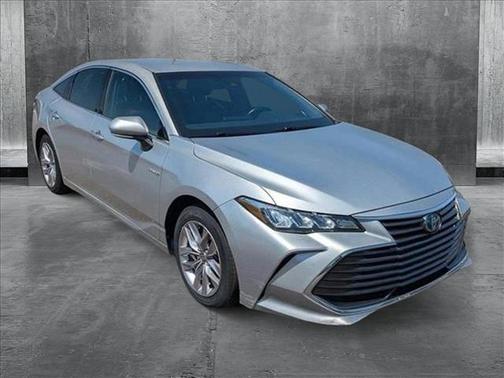 2020 Toyota Avalon Hybrid XLE