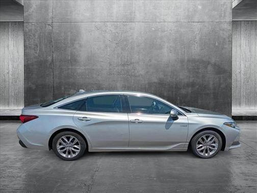 2020 Toyota Avalon Hybrid XLE