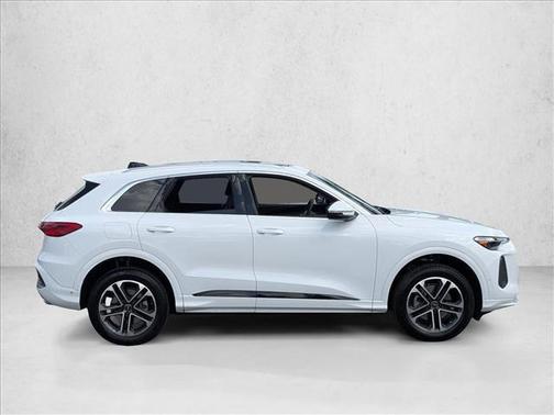 Arkona White 2025 Audi Q5 Premium TFSI quattro S tronic