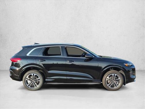 Mythos Black Metallic 2025 Audi Q5 Premium TFSI quattro S tronic