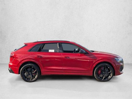 Chili Red Metallic 2025 Audi RS Q8 4.0T
