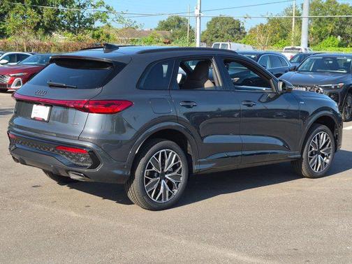 Tambora Gray Metallic 2026 Audi Q5 Premium Plus TFSI quattro S tronic