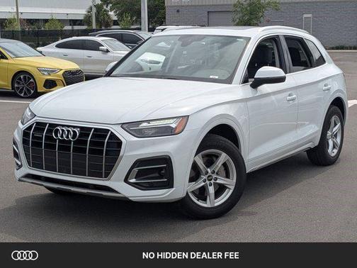 Glacier White Metallic 2023 Audi Q5 40 Premium