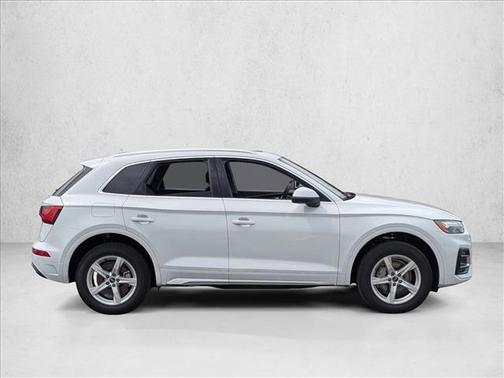 Glacier White Metallic 2023 Audi Q5 40 Premium