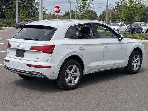 Glacier White Metallic 2023 Audi Q5 40 Premium