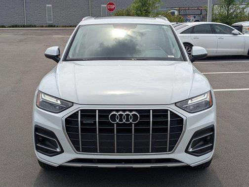 Glacier White Metallic 2023 Audi Q5 40 Premium