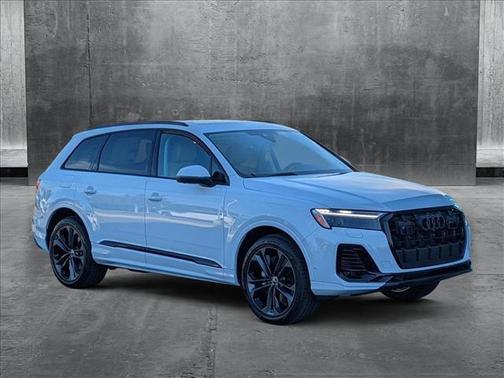 2025 Audi Q7 55 Premium Plus