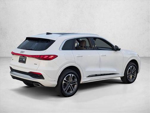 Arkona White 2025 Audi Q5 Premium TFSI quattro S tronic