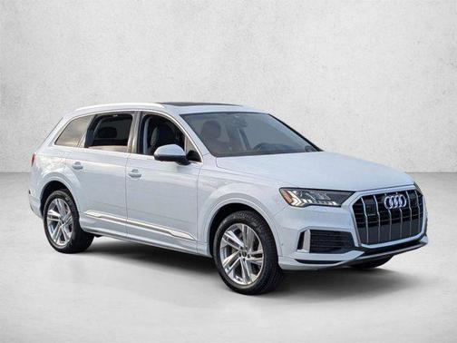 Glacier White Metallic 2023 Audi Q7 45 Premium Plus