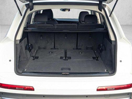 Glacier White Metallic 2023 Audi Q7 45 Premium Plus