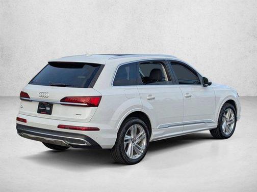 Glacier White Metallic 2023 Audi Q7 45 Premium Plus