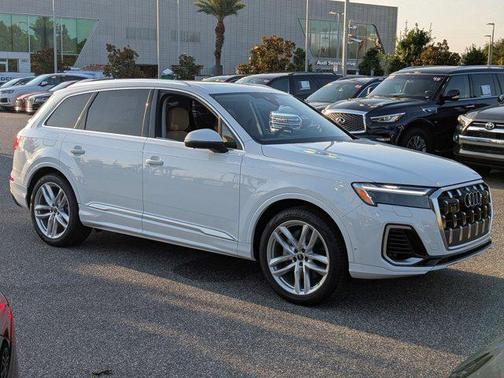 2025 Audi Q7 55 Premium Plus