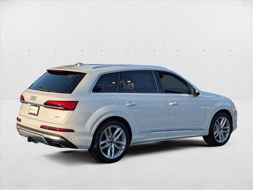 2025 Audi Q7 55 Premium Plus