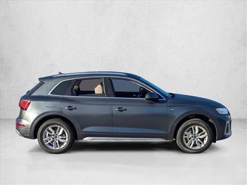 Daytona Gray Pearl Effect 2023 Audi Q5 45 S line Premium