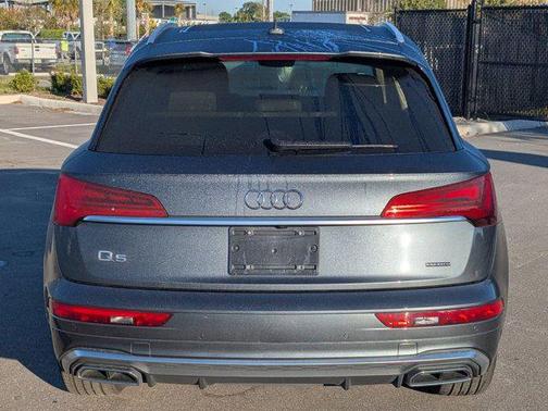 Daytona Gray Pearl Effect 2023 Audi Q5 45 S line Premium