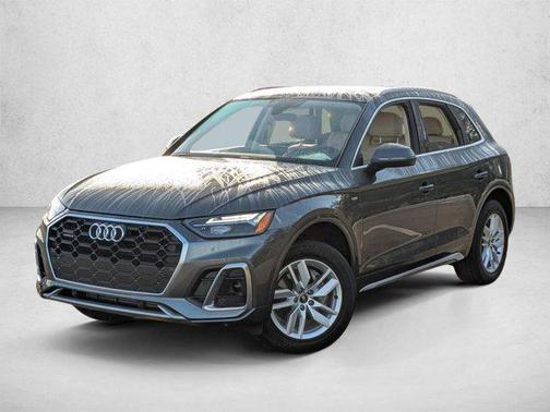 Daytona Gray Pearl Effect 2023 Audi Q5 45 S line Premium