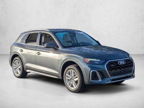 Daytona Gray Pearl Effect 2023 Audi Q5 45 S line Premium