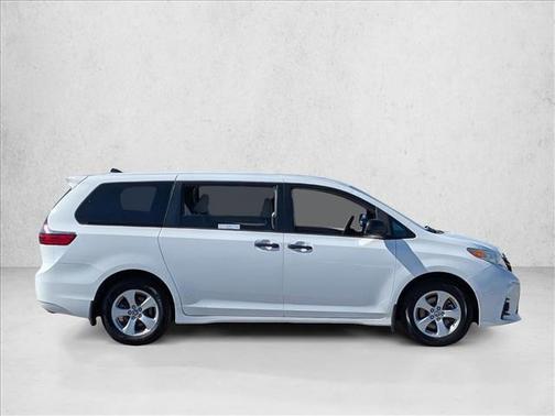 2020 Toyota Sienna SE