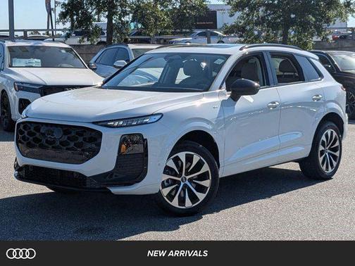 Glacier White Metallic 2026 Audi Q3 TFSI quattro S tronic