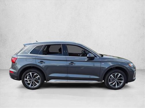 Daytona Gray Pearl Effect 2023 Audi Q5 45 S line Premium